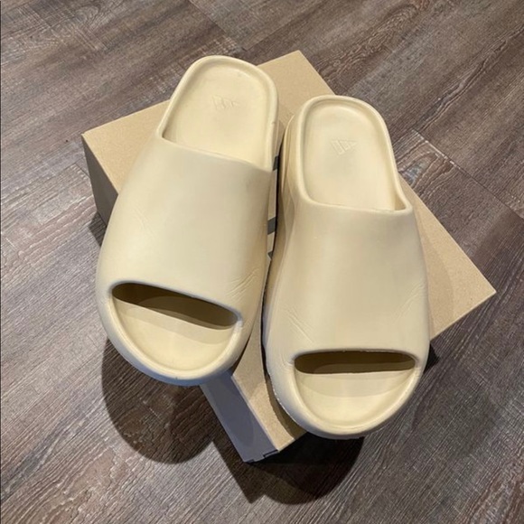 Yeezy Other - Slides
